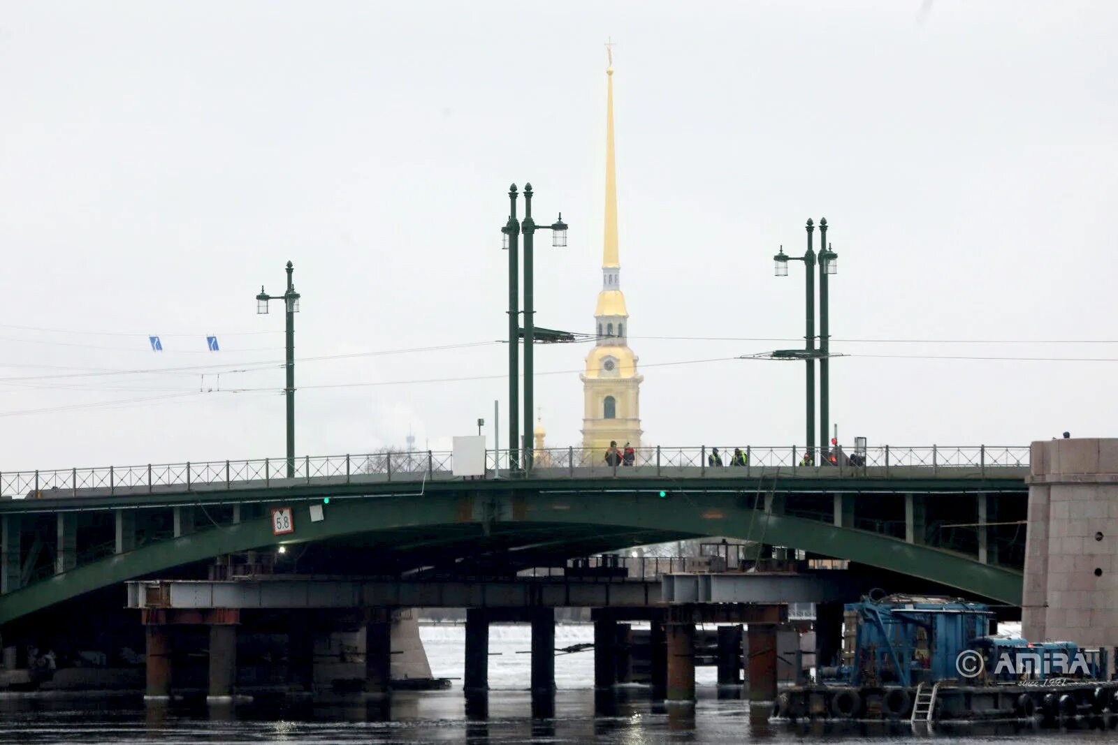 Главное за день в Петербурге 29 ноября: открытие Биржевого моста, суррогатное ма