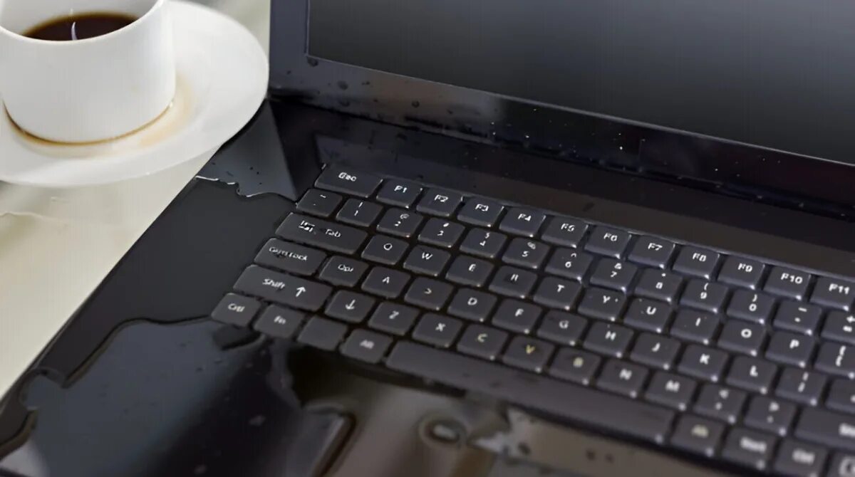 Ноутбук после воды. Split Water on Laptop. Spilling Water intentionally to compyuter. Spilling Water to a customer. Spilling Water unintentionally.