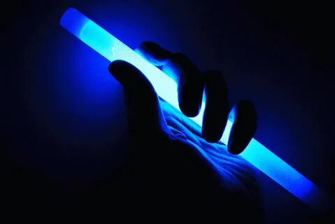 Ультрафиолетовый свет с телефона на экране