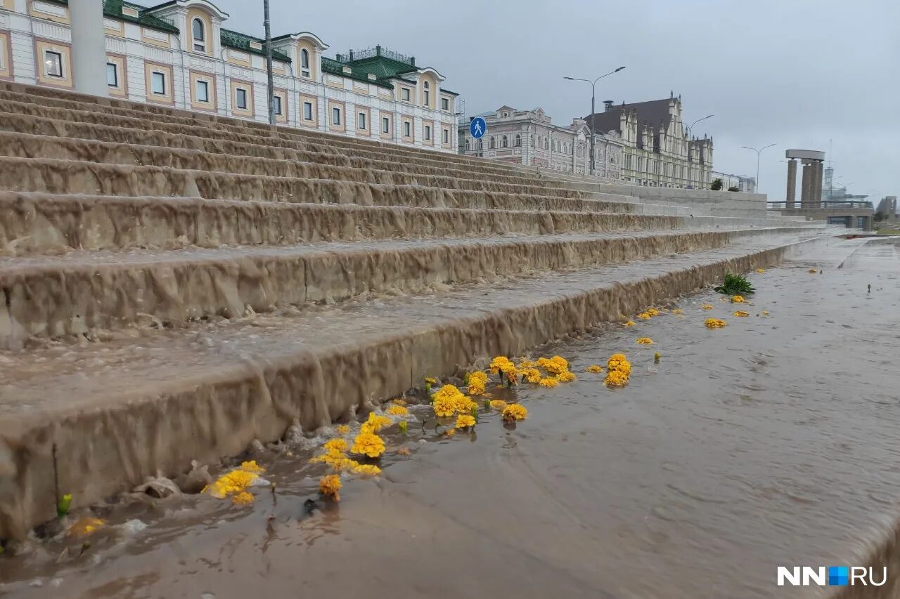 22 июля 2023 г. Нижневолжскую набережную затопило. Наводнение в Нижнем Новгороде. Ливень в Нижнем Новгороде. Потоп.
