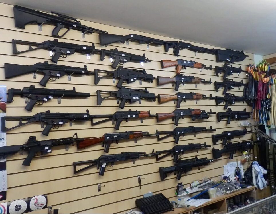 Где купить тир. Страйкбольный магазин в Великом Новгороде. Ружье для тира. Оружие для тира пневматического оружия. Тир воздушка.