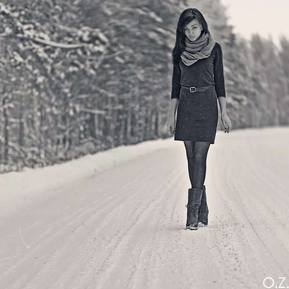 Зимняя фотосессия на улице. Зимний образ для девушки. Зимняя фотосессия. Девочка стоит зимой. Девушка зима.