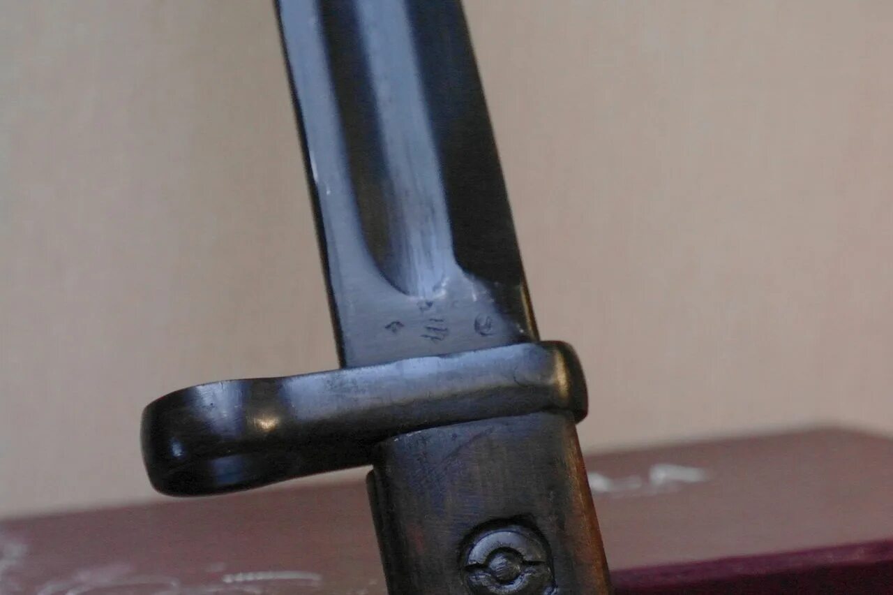 Штык нож вилкинсон лондон. Солнце на штыках. Нож свт 40. Клейма штык ножей вермахта. Солнце на штыках.