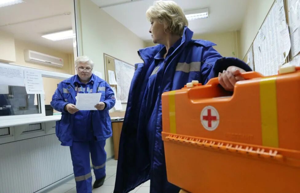 Спец выплаты скорой помощи. Врач скорой медицинской помощи. врач скорой помощи дома.