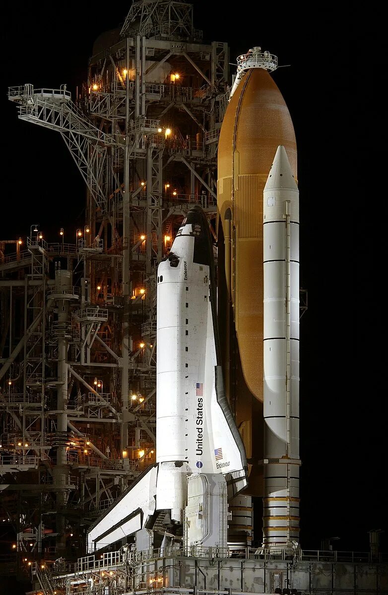 Первый космический челнок. Спейс шаттл космический корабль. Ракета Спейс шаттл. Индевор космический шаттл НАСА. Космический челнок Спейс шаттл.