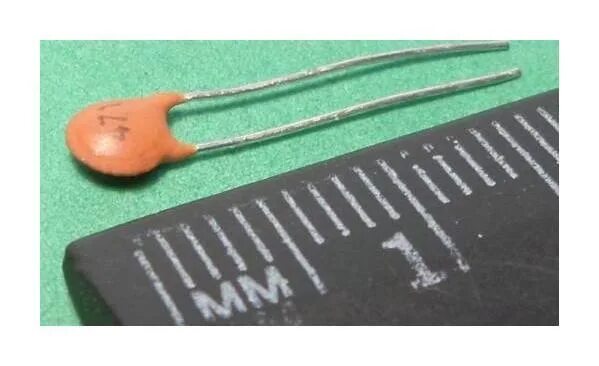 120 пф конденсатор. Конденсатор к10-17б 50в 33пф npo. 7 пф. Пф 50в. Плёночный конденсатор 470пф.