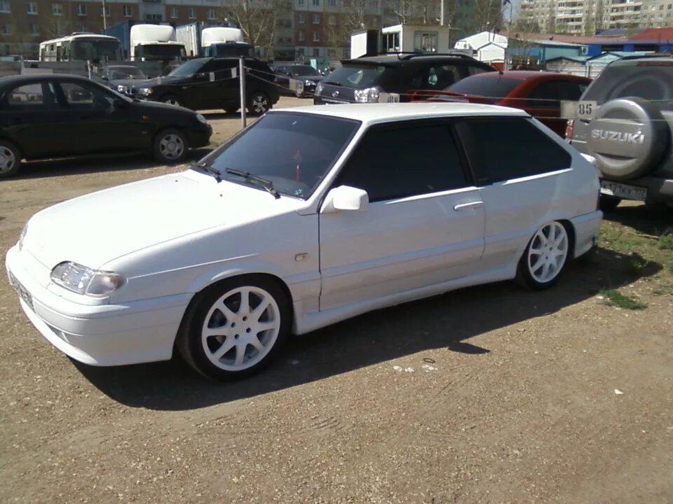 Ваз 2113 белая тюнинг Lada 2113 1.6 бензиновый 2010 Белое облако 16V на DRIVE2