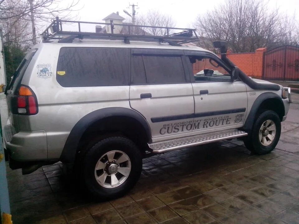 Паджеро спорт 3. Фотографию mitsubishi montero 97 года белого цвета. Мицубиси монтеро 1997. Пороги ммс l200 new. Мицубиси паджеро спорт 2001.