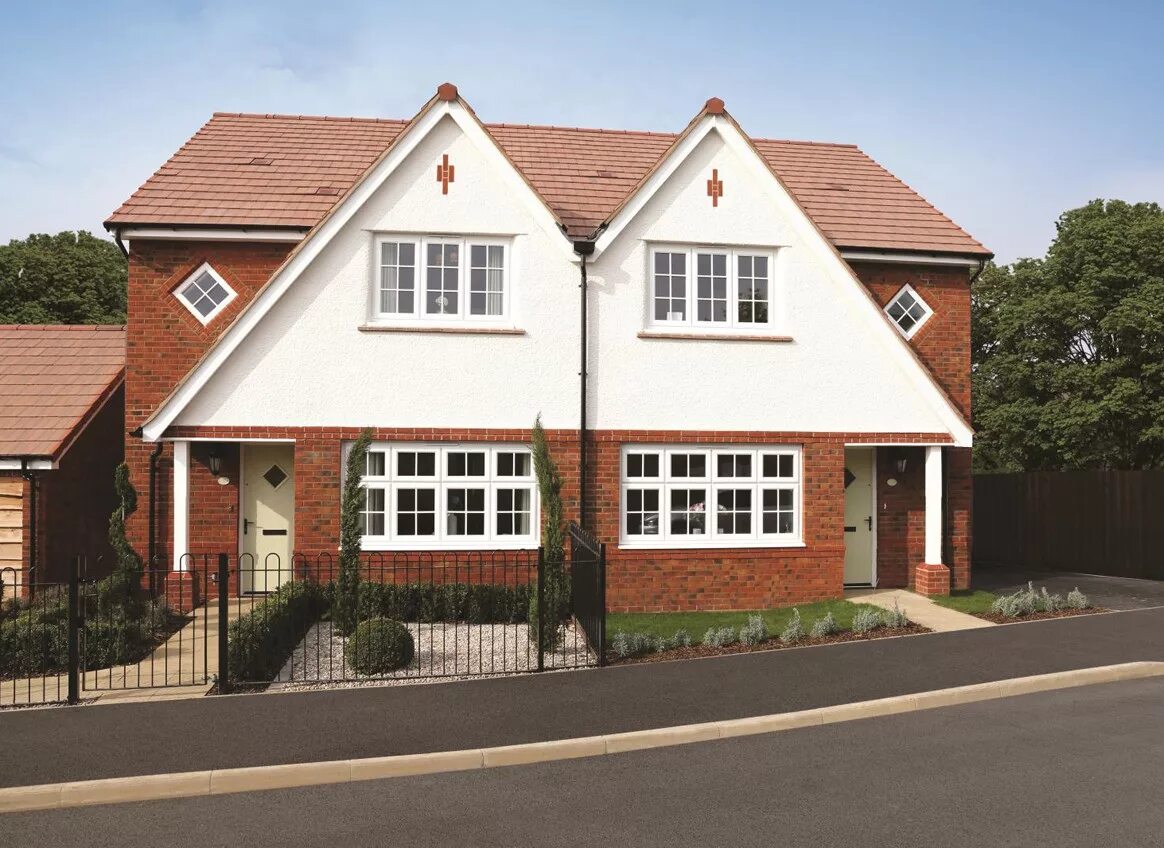 Semi detached house. Semi -detached в великобритании. Дом для одной семьи на английском. Semi-detached house в англии. Detached house в россии.