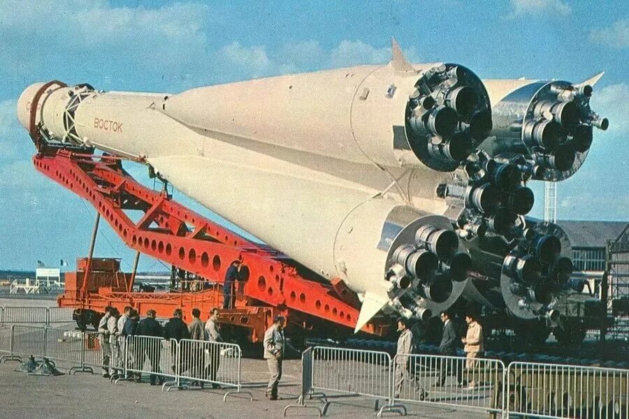 Создание первой баллистической ракеты. Первая межконтинентальная баллистическая ракета (1957). Межконтинентальная баллистическая ракета р-7 Королев. Межконтинентальная баллистическая ракета СССР 1957.
