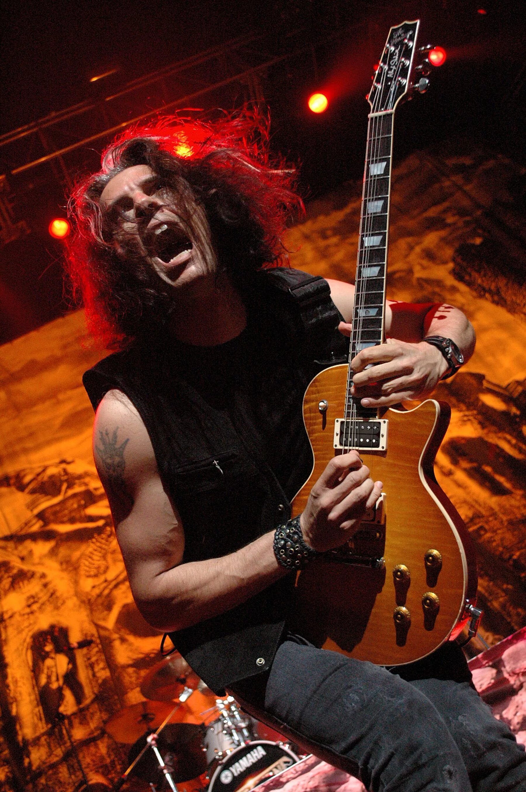 Гитар хиро 5 гитара. Гитарист с электрогитарой. Гитарист арты. Эпичный рок. Гитарист хеви металл.