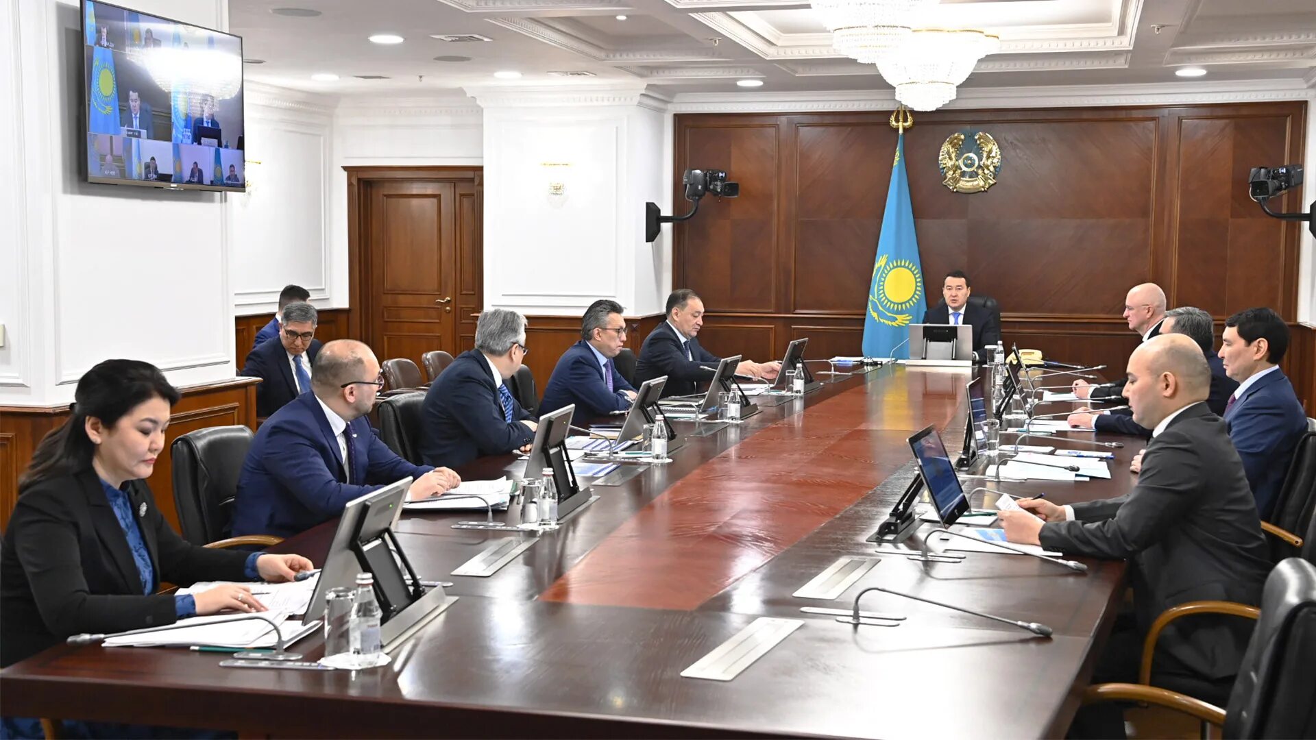 Что сейчас в казахстане. Заседание правительства. Правительство Казахстана. Ситуация в Казахстане. Совещание картинка.