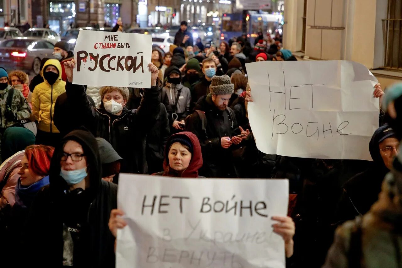 Протесты против войны с Украиной. Митинги в России. Протесты в Москве против войны с Украиной. Нет войне митинг в Москве. Митинг зачем