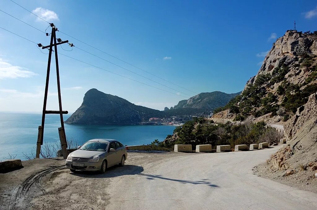 Серпантин судак новый свет. Дорога от алушты до судака вдоль моря. Машины судака. Тропа голицына новый свет серпантин. Стадион в судаке фото.