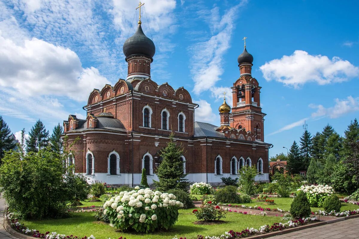 Храм спаса на песках на арбате. Патриаршее подворье в переделкино. Храм спаса преображения в тушино. Церковь преображения господня в тушине в москве. Храм спаса преображения господня.