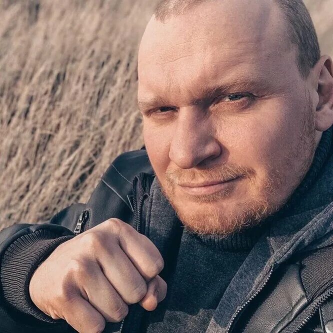 Ведущий программы экстрасенсы