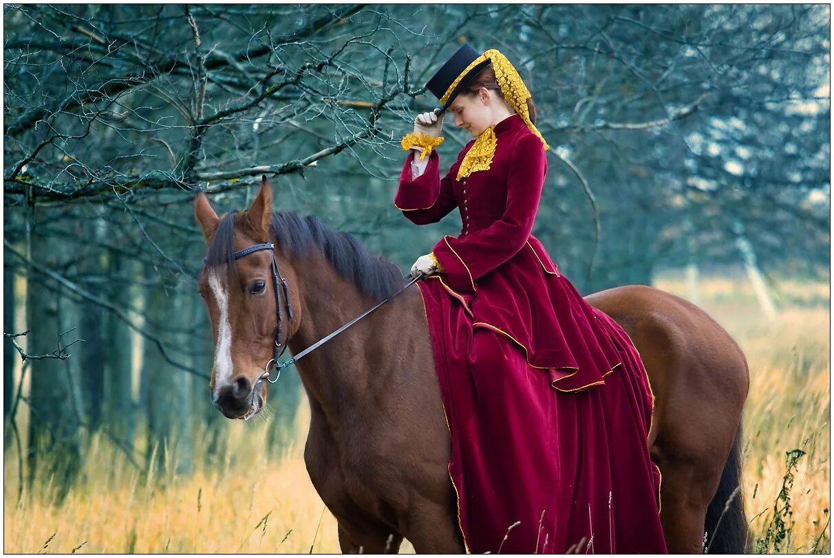 Фотосессия с лошадьми. Фотосессия с лошадью в платье. Дама на лошади. Костюмированные фотосессии.