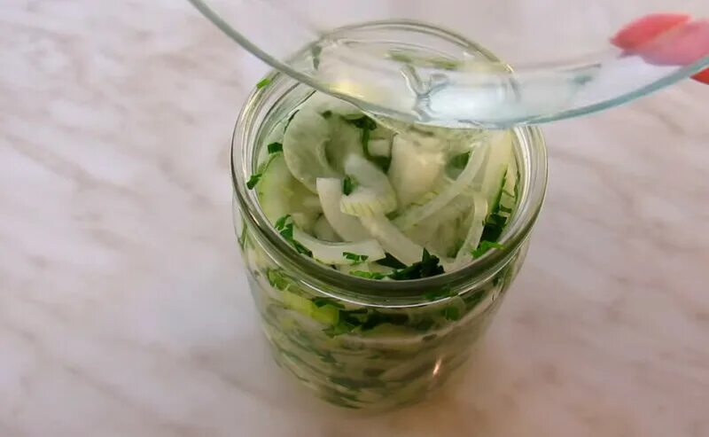 Салаты с маринонованной хамсой. Правильный маринованный салат. Правильный маринованный салат. Правильный маринованный салат. Шашлык с луком.