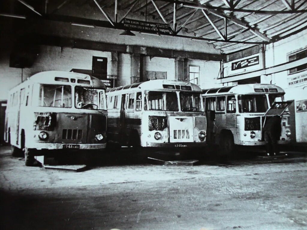 Лаз 695 мострансавто. Лаз 695 припять 1986. Икарус автоколонна 1788. Икарус автоколонна 1810. Автобус паг-2м фото.