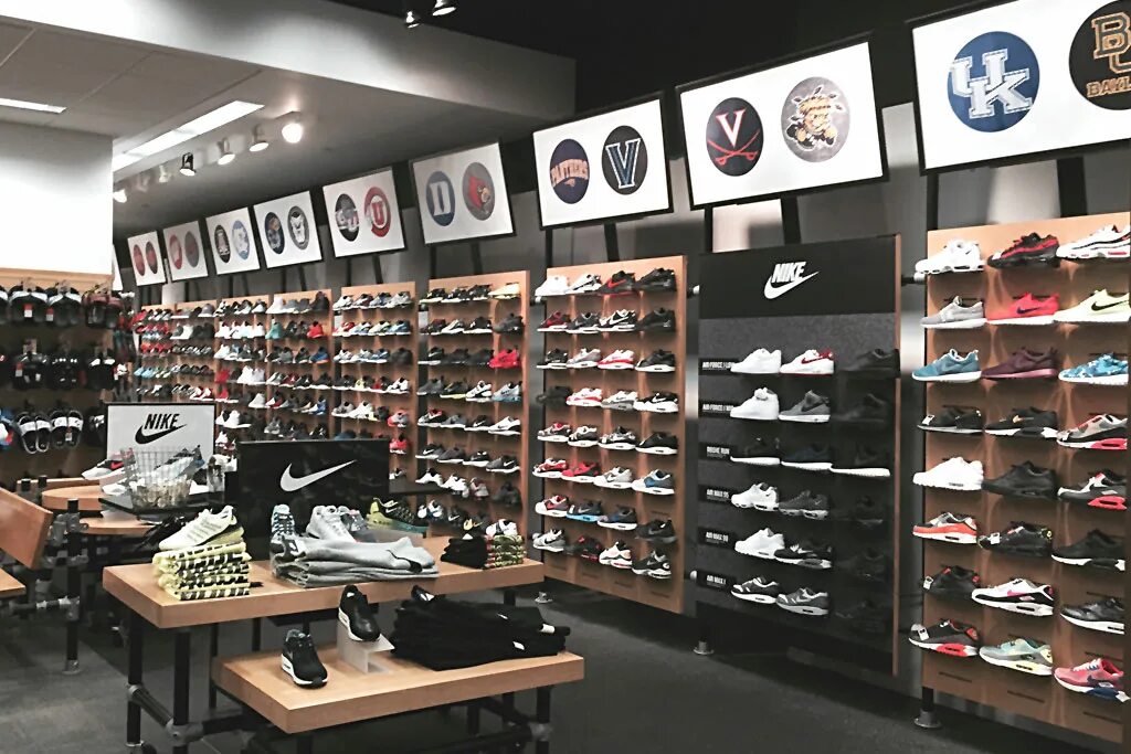 Sneakers магазин. Магазин спортивной обуви. Сникер магазины. Sneaker shop Москва. Магазин wysh shop