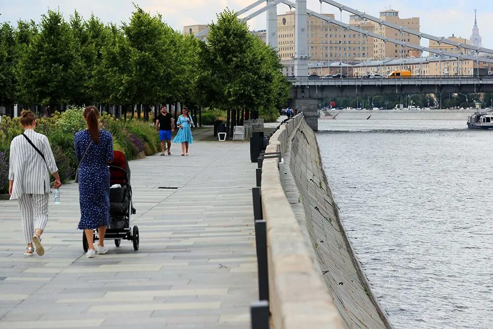 Набережная в москве где. Симоновская набережная Москва. Крымская набережная в Москве. Мост Симоновская набережная. Крымская набережная Музеон.