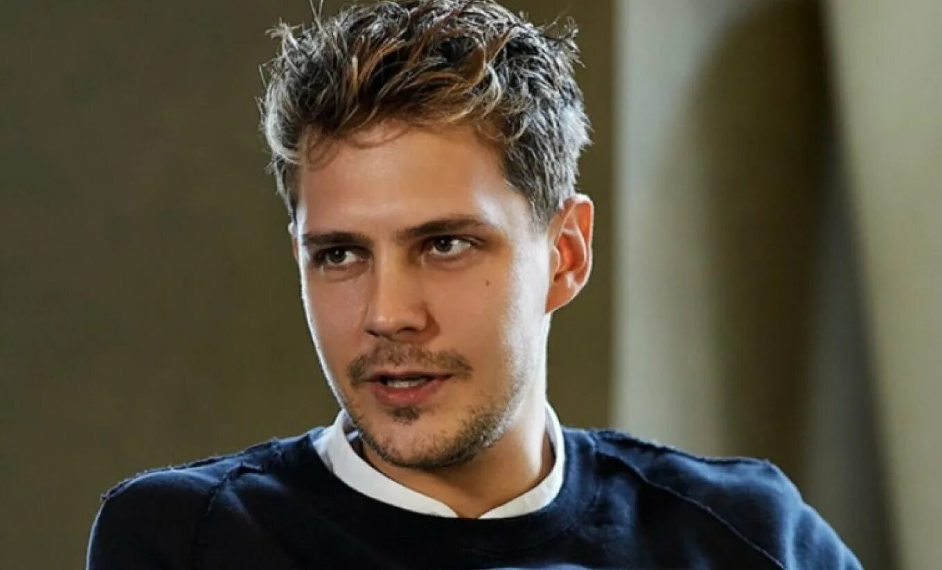 милош бикович молодой. тату на спине моменте море. милош бикович. милош бикович фото. милош бикович фото тату.