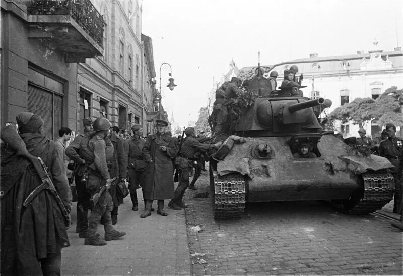 Львовско-Сандомирская операция 1944. Освобождение Западной Украины 1944. Льво́вско-Сандоми́рская опера́ция (13 июля — 29 августа 1944). Освобождение Львова 27 июля 1944 года. Львовская операция 1944