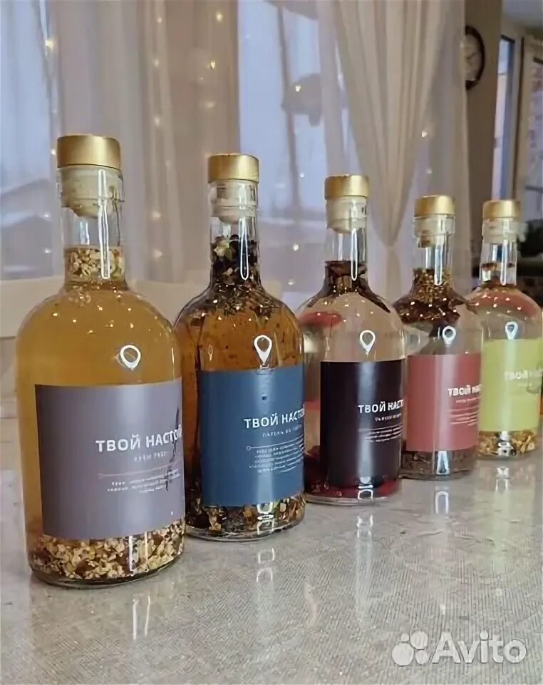 Травяной отвар. Чай зеленый травяной. Твой настой. Улун тархун. Чай из трав.