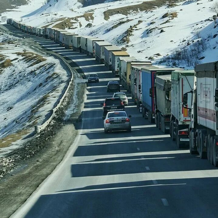Дорога ларса на сегодня открыта или нет. Ларс грузия дорога. таможня грузии верхний ларс. граница верхний ларс. военно-грузинская дорога.