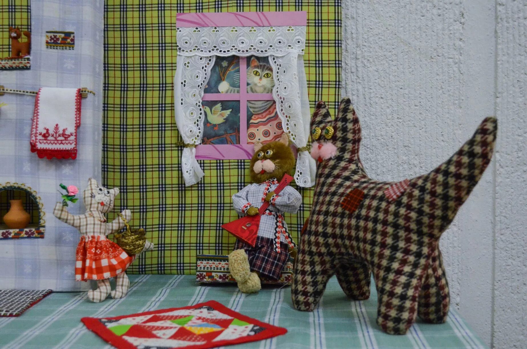 Выставка шитья. Выставка шитья. Выставка из лоскутков. Выставка шитья. Выставка шитья.
