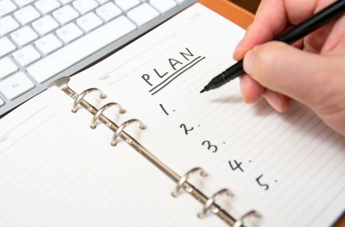 Write a plan. Составление плана. планирование дел в картинках. человек составляет план картинка. writing plan.