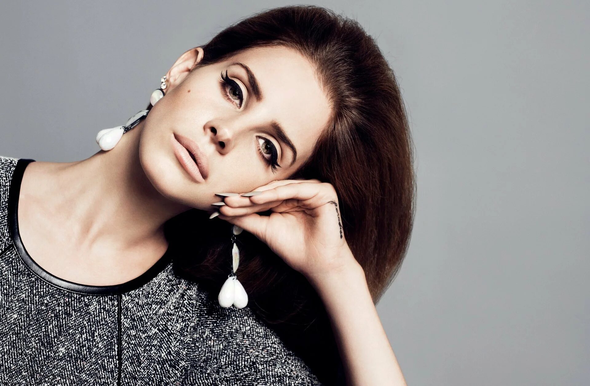 Фото ланы. Лана дель Рей анфас. Лана дель Рей брюнетка. Lana del Rey фото. Ногти Ланы дель Рей.