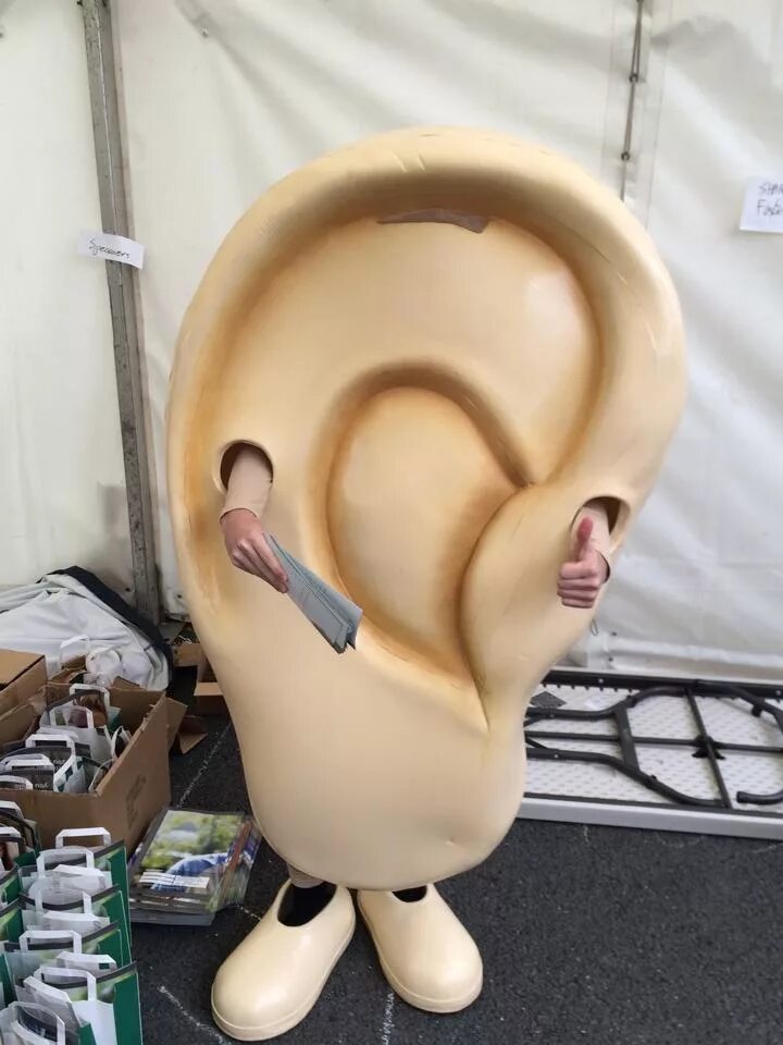 Ухо картинка. Большие ушные раковины. Прикольные ушки. Ухо мультяшное. Смешные ободки на голову.