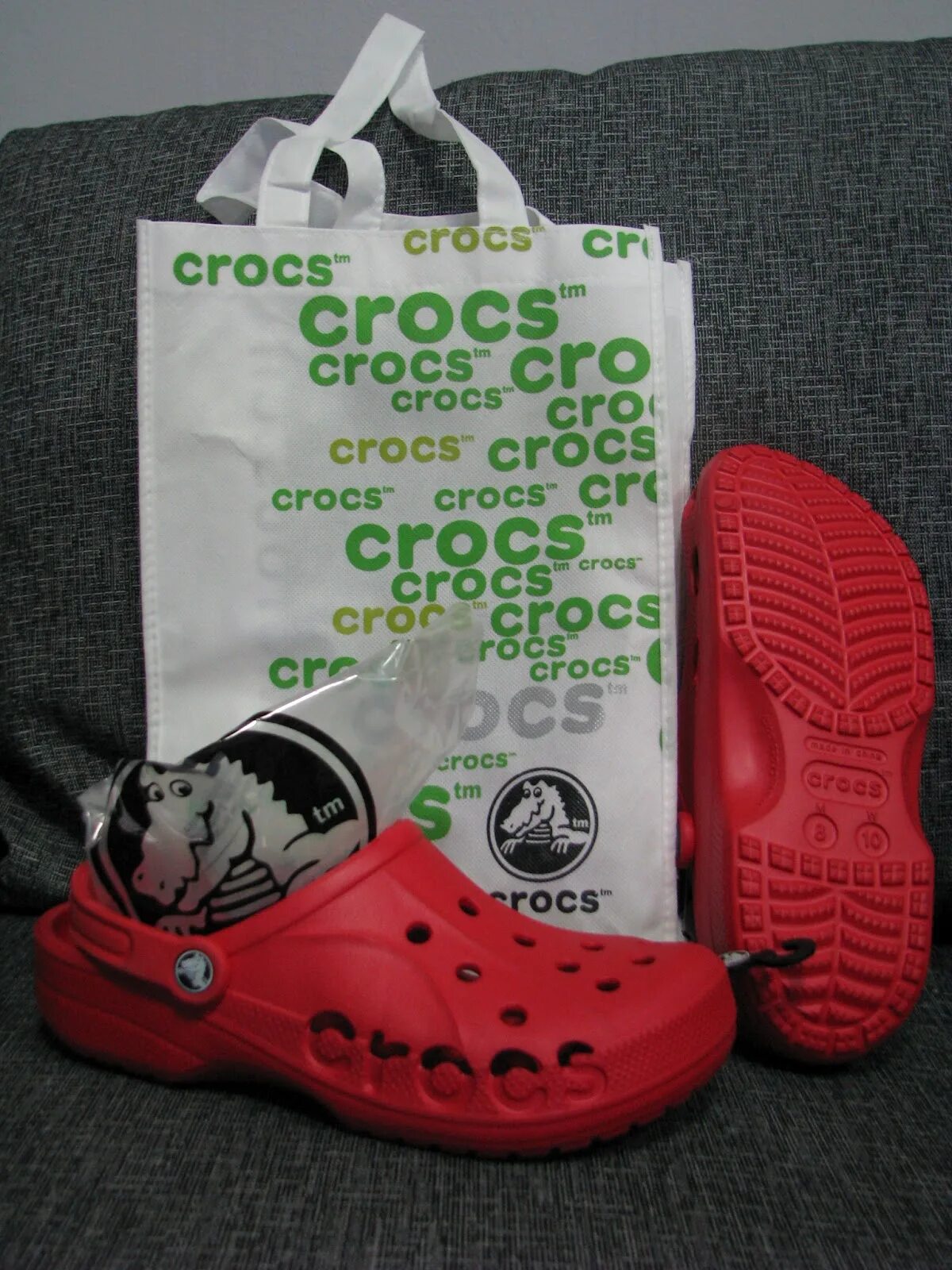 Как отличить crocs. Кроксы оригинальные кроксы. Этикетка оригинал Crocs. Паленые Crocs. Этикетка оригинальных кроксов.