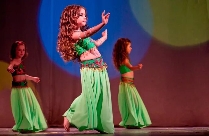 восточные танцы дети. детский костюм для восточных танцев. детские восточные танцы. детские восточные танцы. детские восточные танцы.
