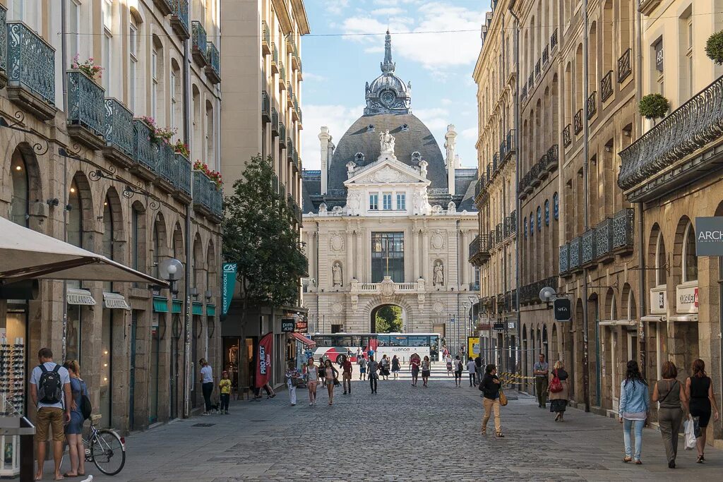 Ренней стороны. Rennes Франция город. Бретань Франция Ренн. Ренн столица Бретани. Центр города Ренн Франция.