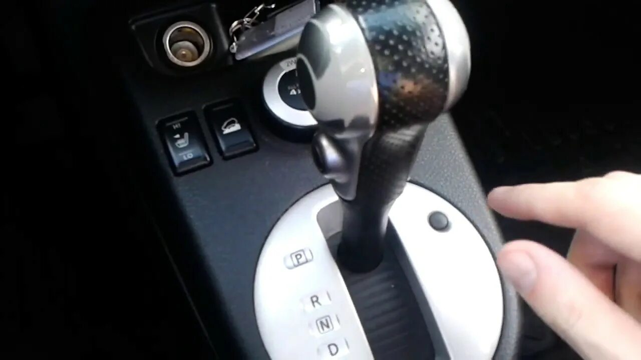 Eko режим nissan tiida. Nissan x-trail t32 кнопка обогрева. Как включить режим спорт на ниссан х-трейл т31. Nissan teana режим sport. Спорт режим.