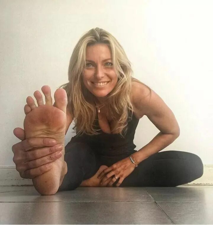 Feet vids. WWE Charlotte feet. Порноактриса Саманта флейр feet. FMUK foot Fantasies.