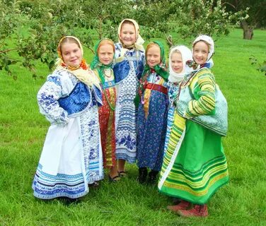 Хоровод в народных костюмах