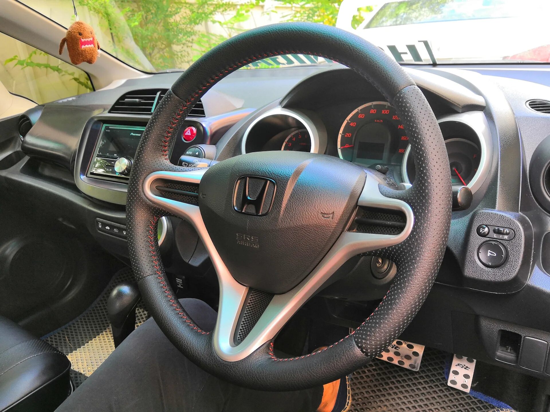Кожнаный руль))) - Honda Fit (1G), 1,3 л, 2001 года стайлинг DRIVE2