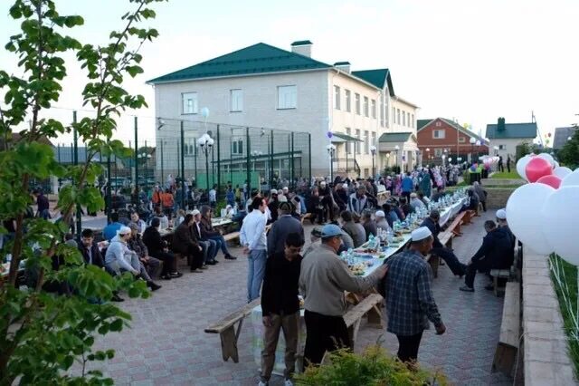 Погода в татарском каргале. Татарская Каргала Оренбург. Татарская Каргала школа. Парк апали Татарская Каргала. Мечеть в татарской Каргале.