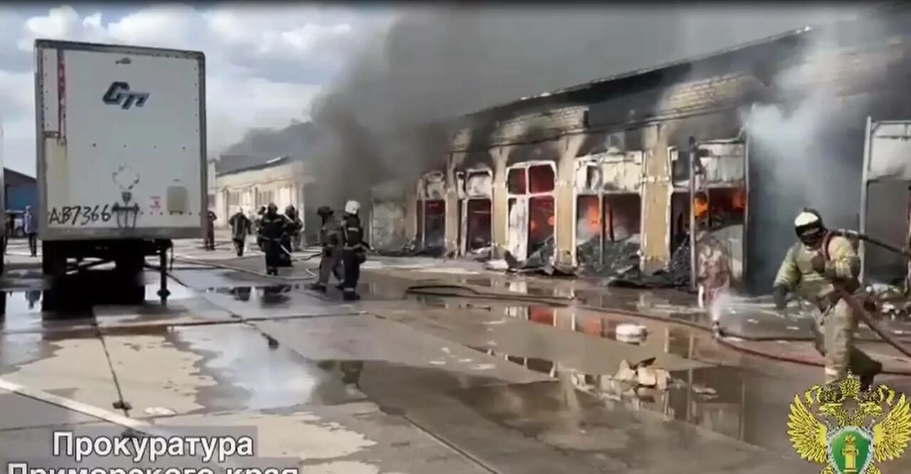 Уссурийск пожар. Пожар фото. Сгоревший дом. Пожар на предприятии. Пожар в уссурийске.