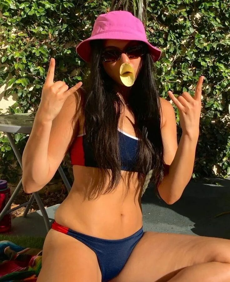 Кира косарин горячие фото גיל ההתבגרות אלמנט מתחנן d kosaras bikini פרסום להתעלם פרווה