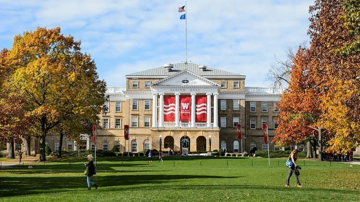 Across the university. Университет висконсина. висконсинский университет в мадисоне. university of wisconsin-madison, сша, висконсин.