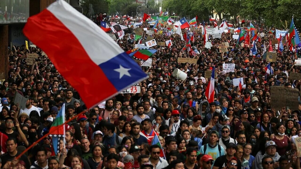 Политика чили. Флаг chile. Экономика чили кратко. Внешняя политика чили. Чили политика.