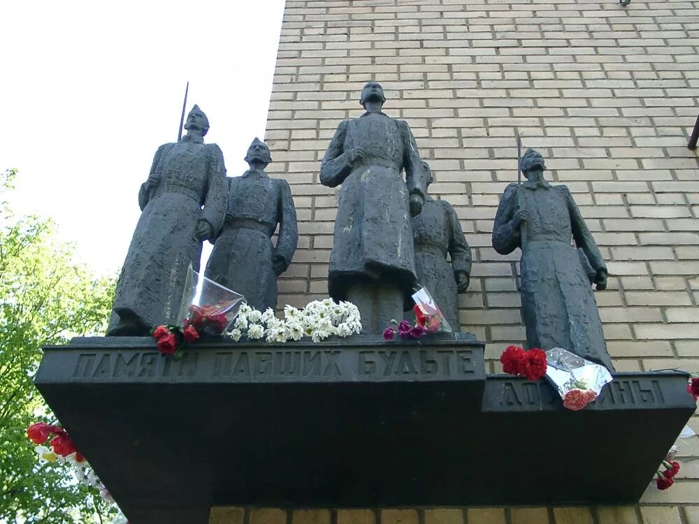 Обелиск реквиема на деймосе. Митлянский скульптор памятник-реквием ученикам 110 шк. Памятник анны ахматовой сиверский. Памятник реквием 1941. Митлянский скульптор памятник-реквием ученикам 110 шк.