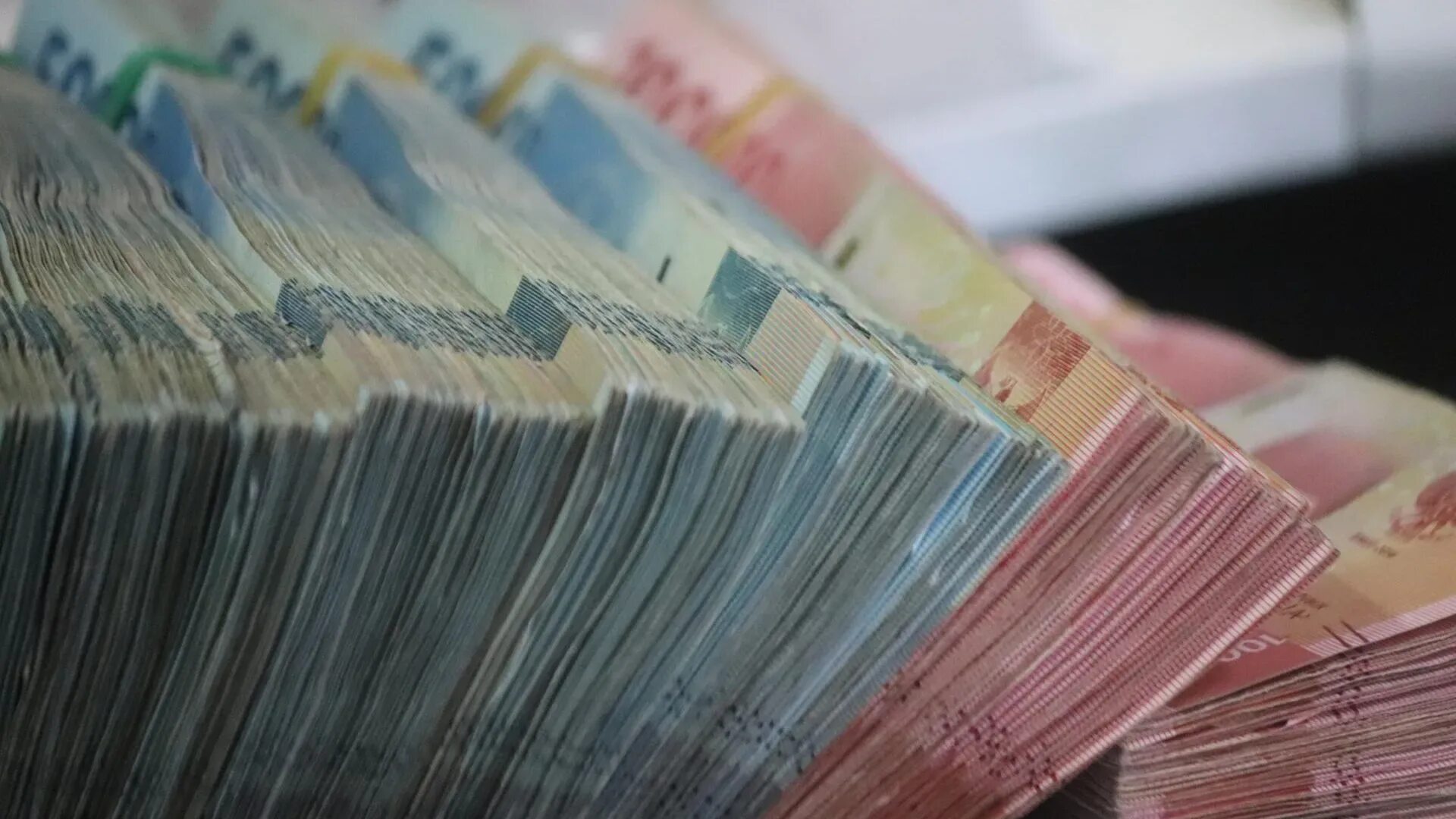 Дайте 3 млн рублей. 100 млн рублей. сто миллионов рублей. миллиард рублей. триллион рублей.
