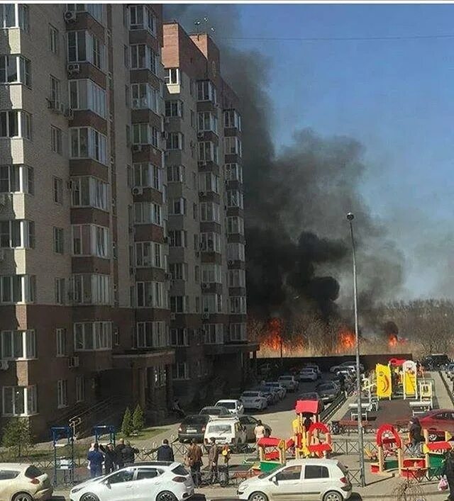 Что горит в ростове. Пожар в вересаева ростов на дону. пожар ростов-на-дону сейчас. пожар в ростове на дону на левом берегу дона. пожар в ростове-на-дону вчера.