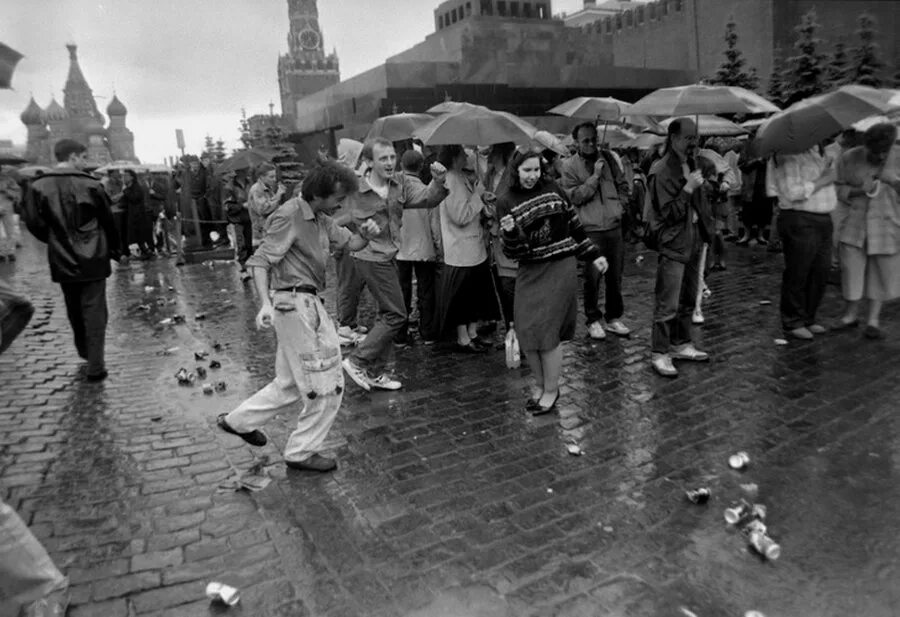 1993 век. Москва 90е красная площадь. Лихие 1990-е Москва. Красная площадь в 90-е. Россия в 1990-е годы.