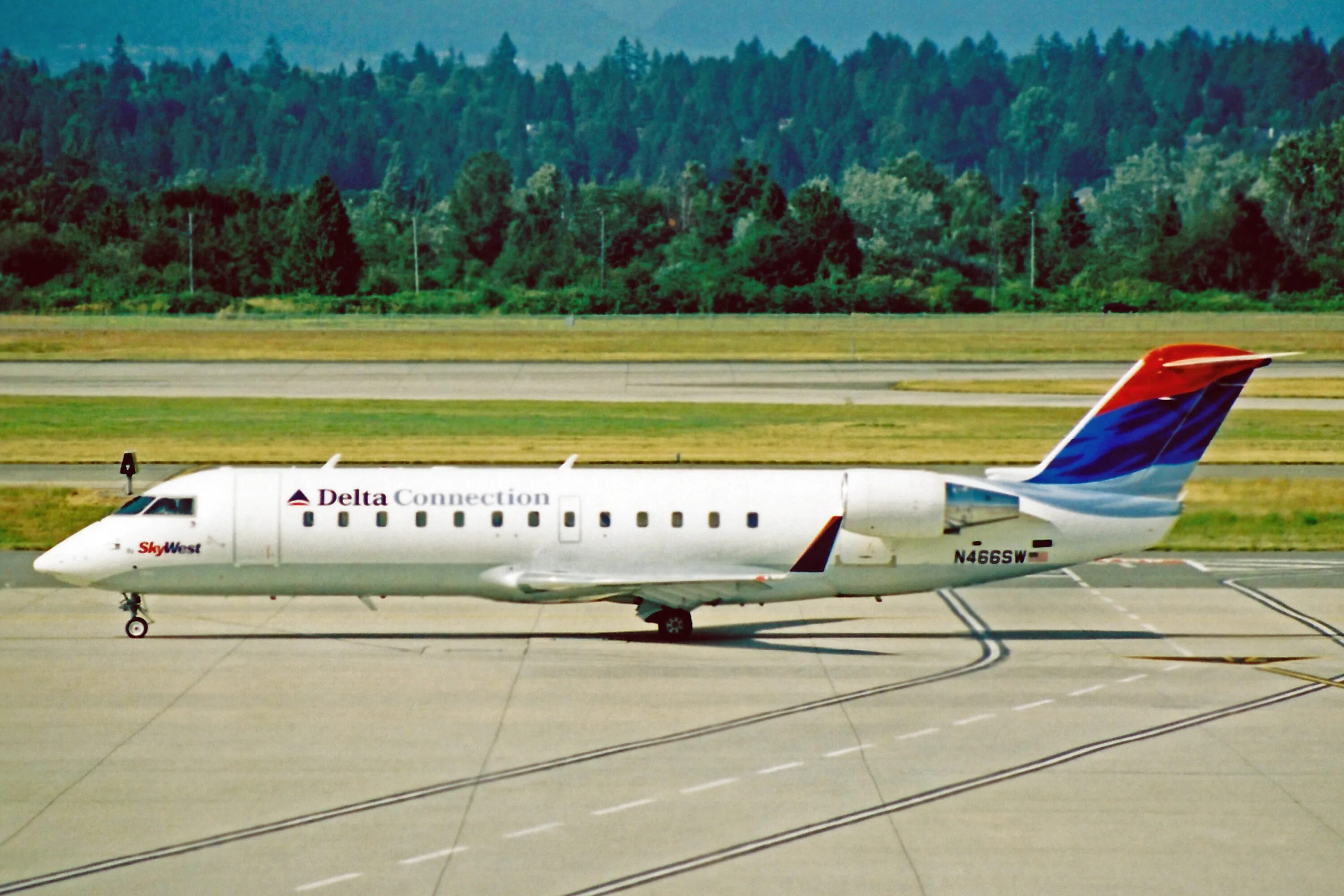 Mitsubishi crj-200lr. Canadair crj 200. Cl600. Bombardier crj200 самолет. Mitsubishi crj-900lr.